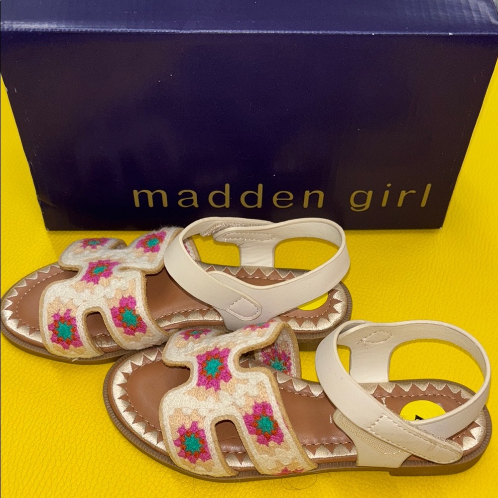 Madden Girl Girls' Cream Embroidered Slide Sandals